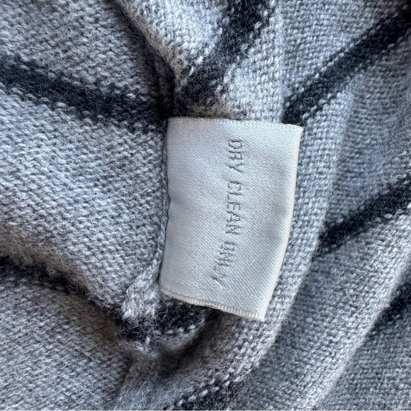 Barney’s Women’s Gray and Black Striped Cashmere Sweater w Shoulder Accents Xs - Picture 5 of 8